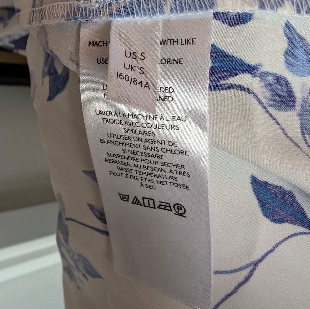 UO Satin Wrap Midi V-Neck Dress Size S Blue Floral Ruching Spaghetti Strap Slit - Picture 9 of 11